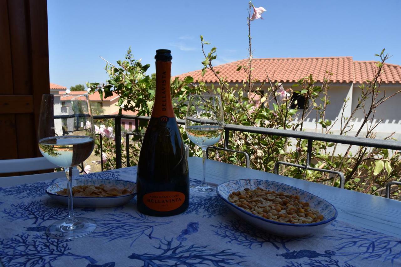 Sabrina Apartments Porto Pino Esterno foto